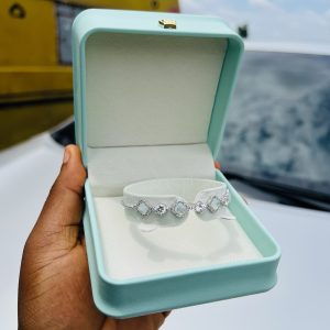 White vca stoned simple moissanite bracelet with exact box!!