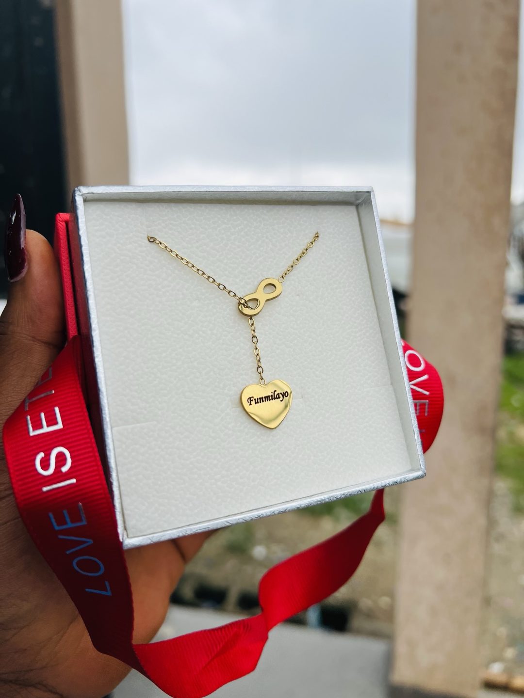 Engraved dropping gold love necklace - Image 2