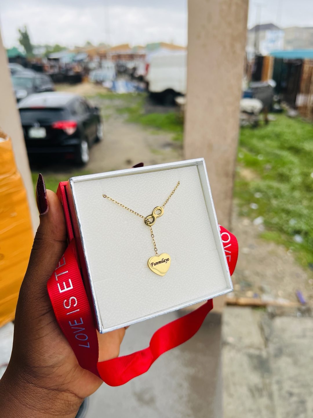 Engraved dropping gold love necklace - Image 5
