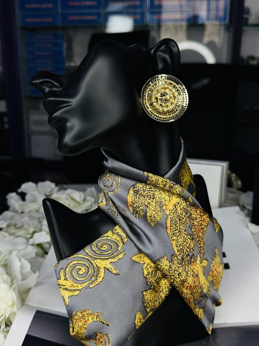 MD CIRCLE LUXURY SHIELD EARRINGS - Image 2