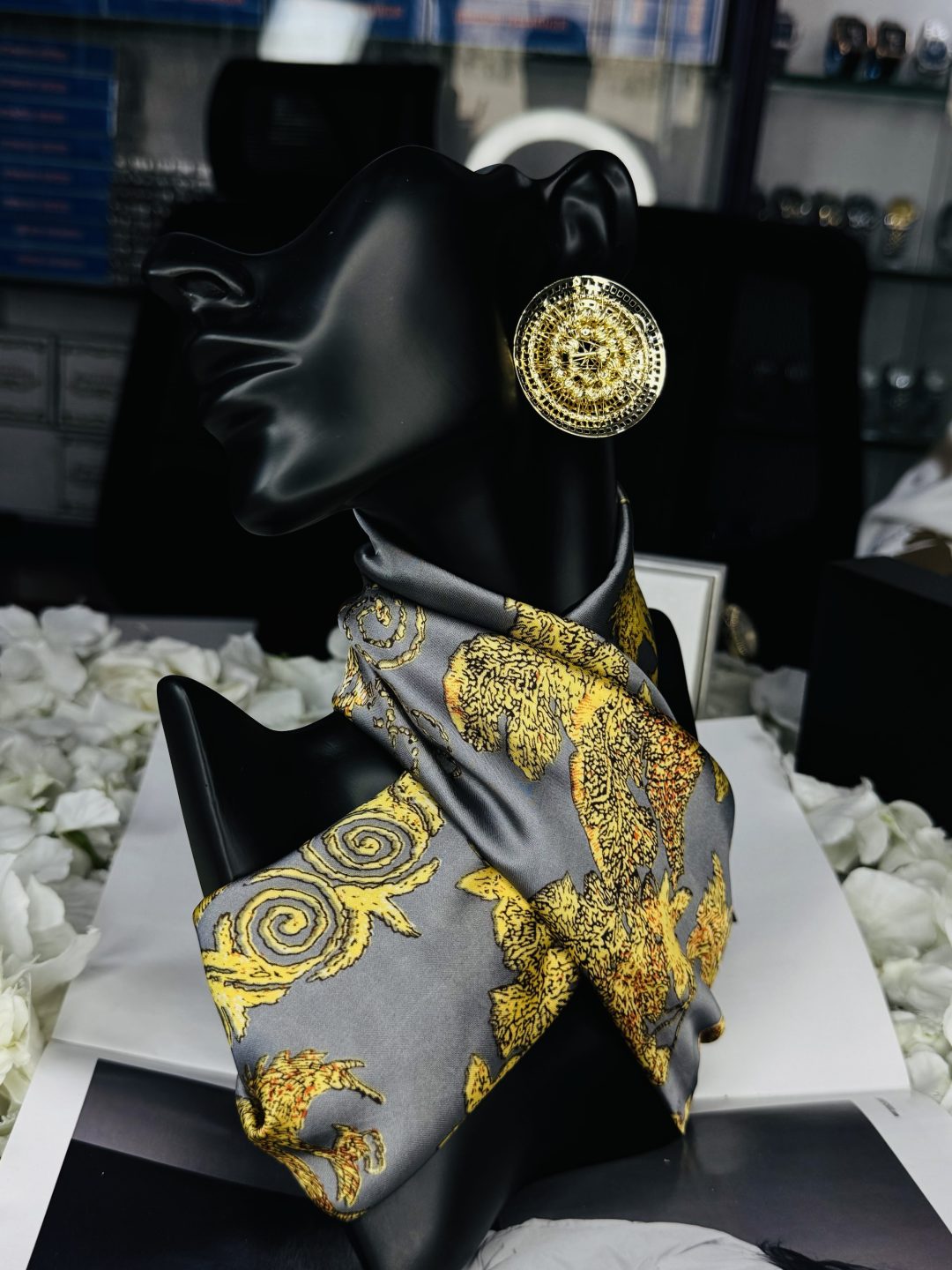 MD CIRCLE LUXURY SHIELD EARRINGS