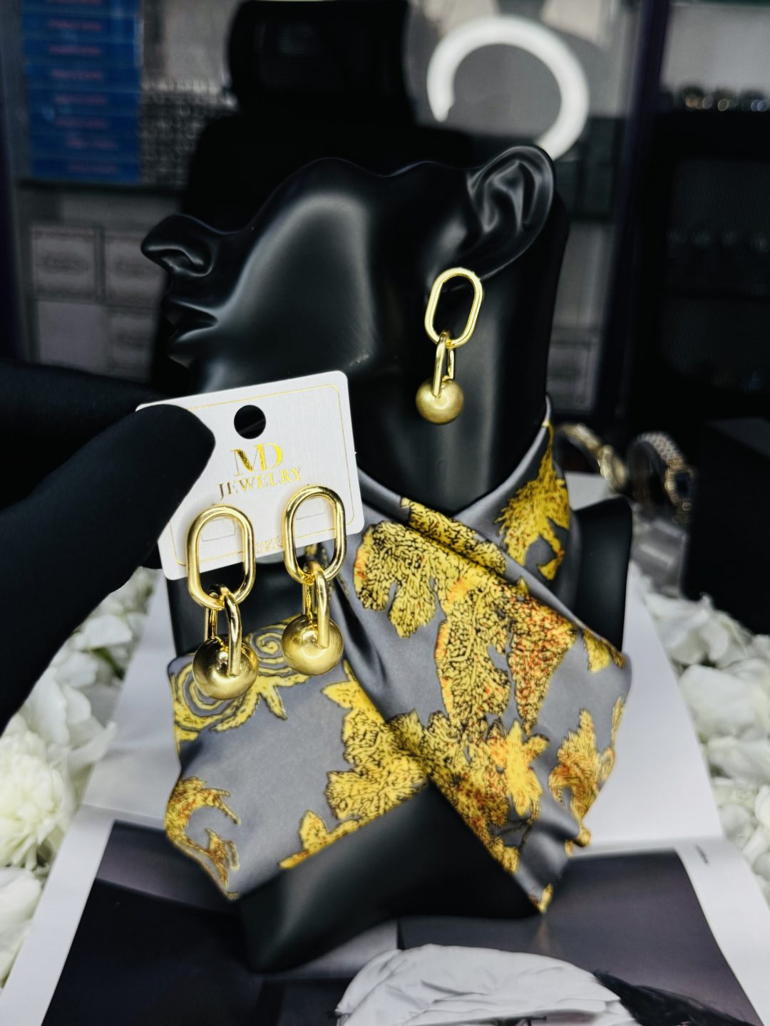 MD LUXURY LINK BALL EARRINGS - Image 3