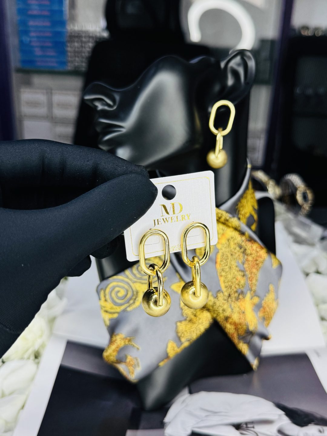 MD LUXURY LINK BALL EARRINGS - Image 2