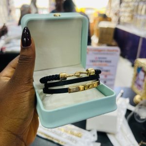 Engraved leather bracelet 004