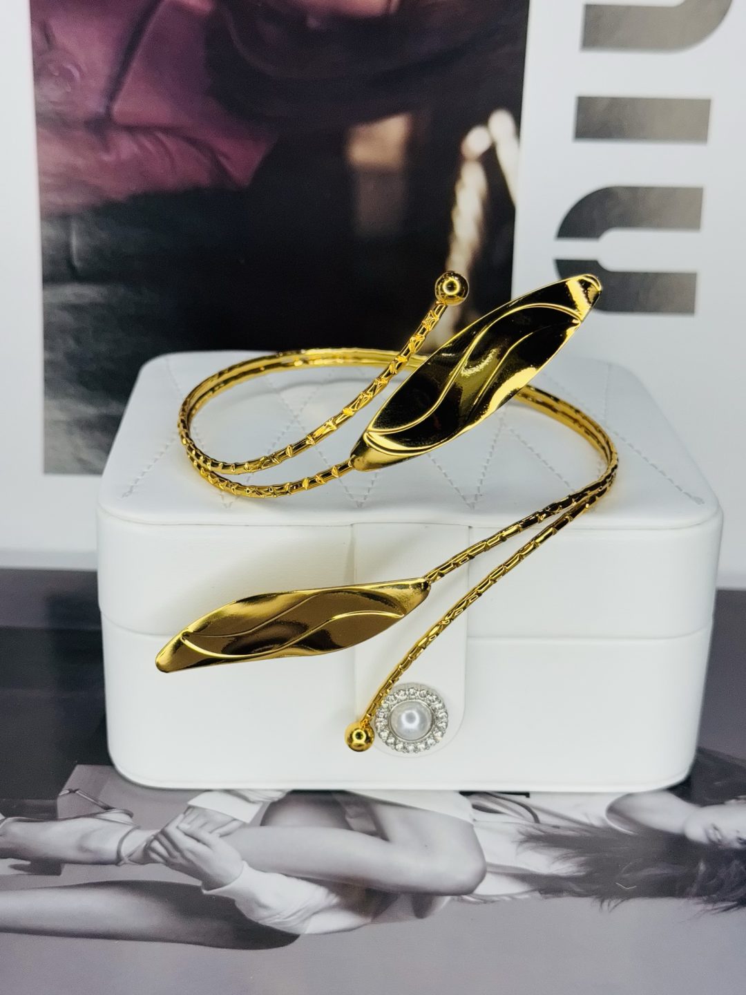 Ym leaf arm cuff gold