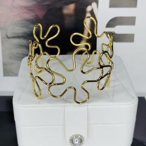 Star fish arm cuff gold