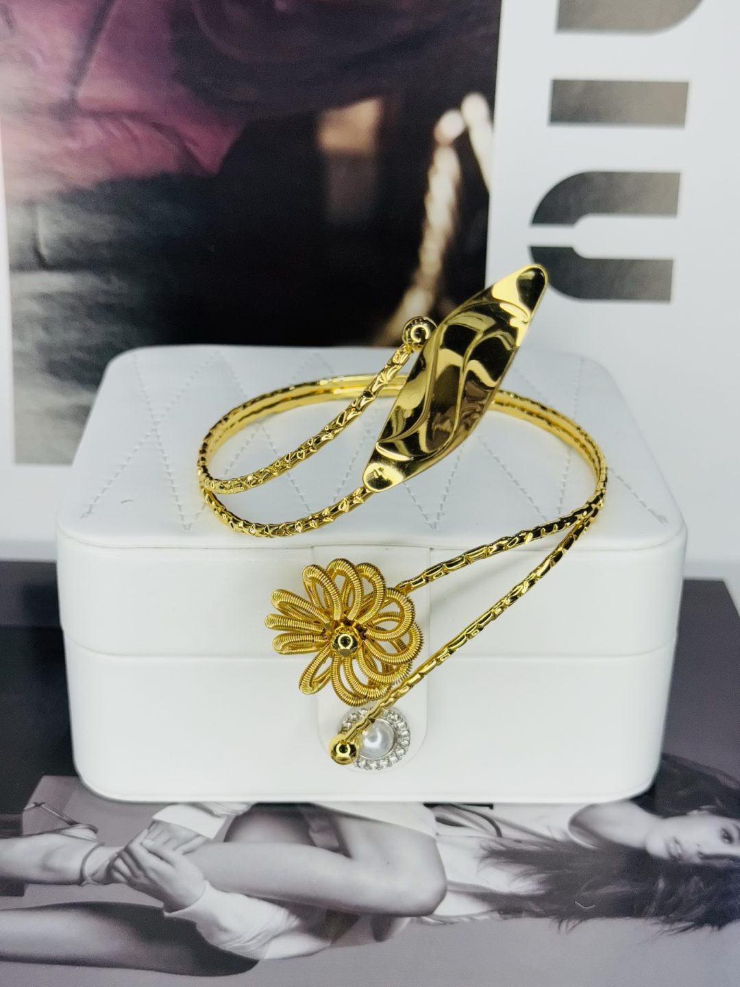 Floral  arm cuff gold