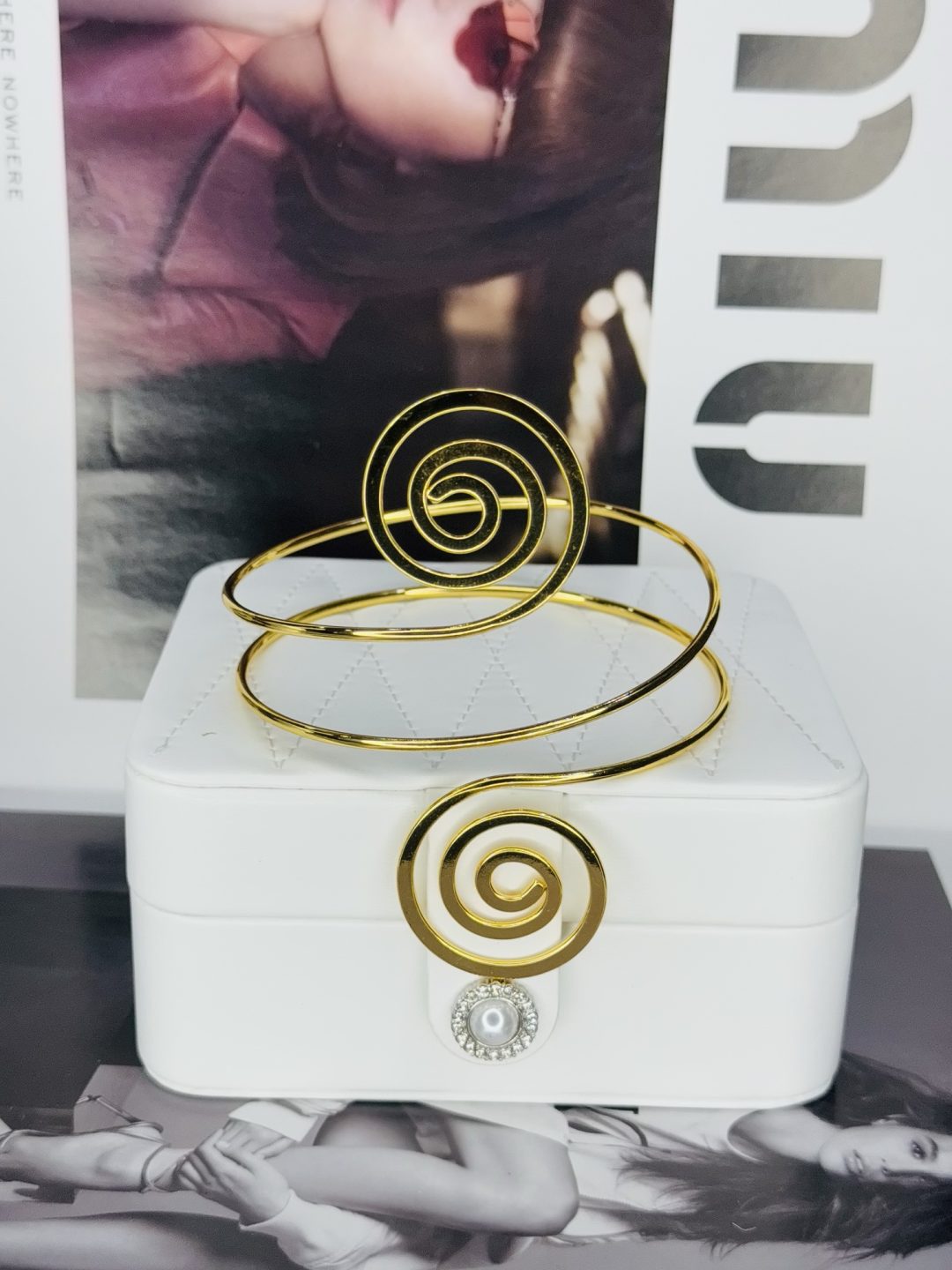 Spiral arm cuff gold