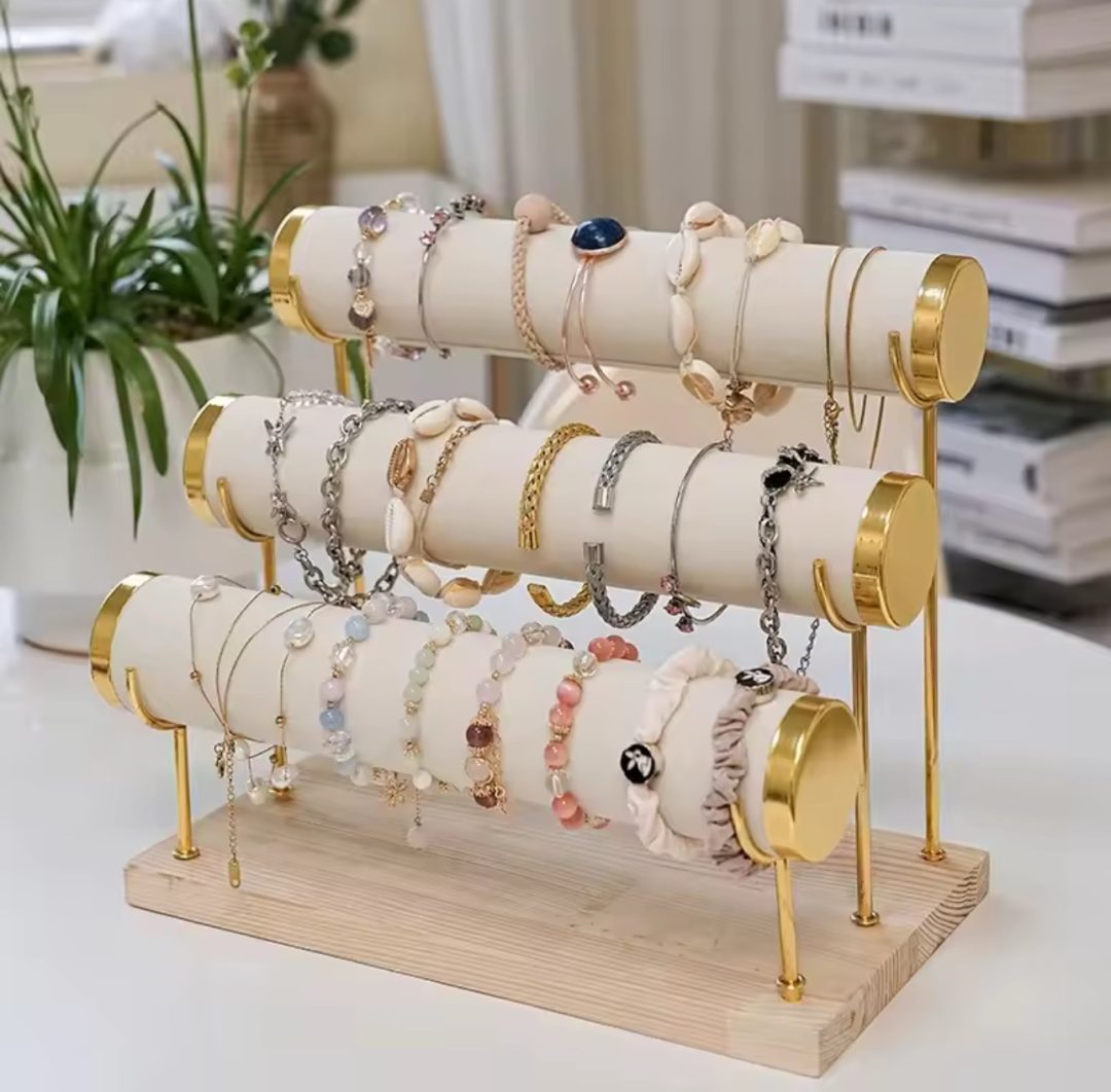 Three step gold rim white leather bracelet holder