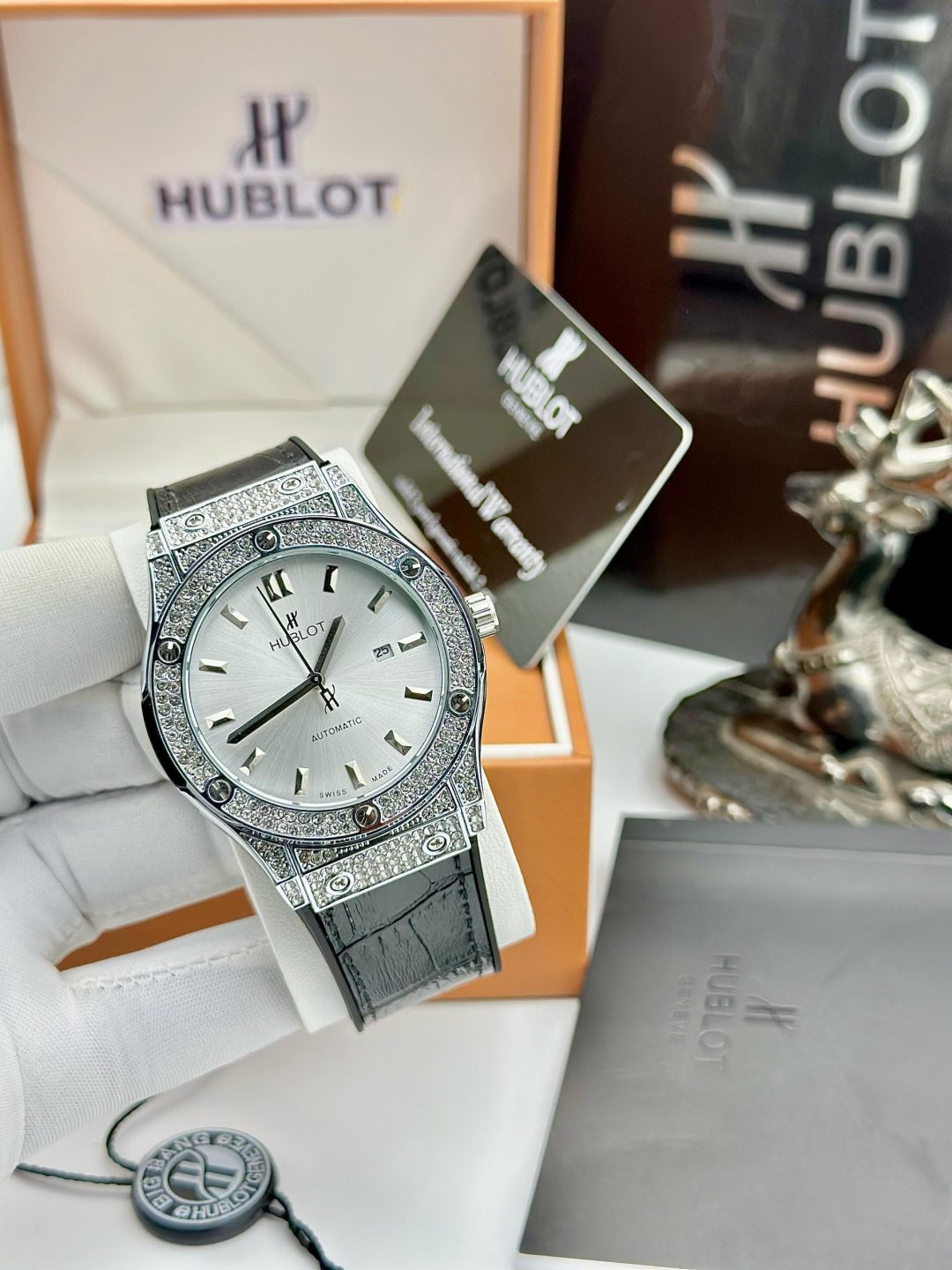 Hublo luxury leather watch with plastic box 006