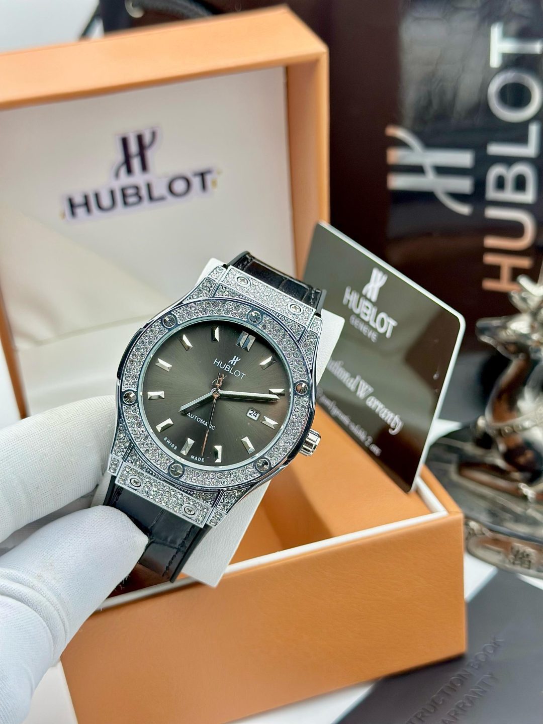 Hublo luxury leather watch with plastic box 005