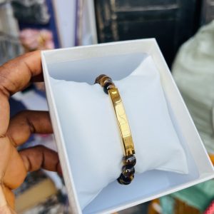 Engraved brown beaded bracelet 001