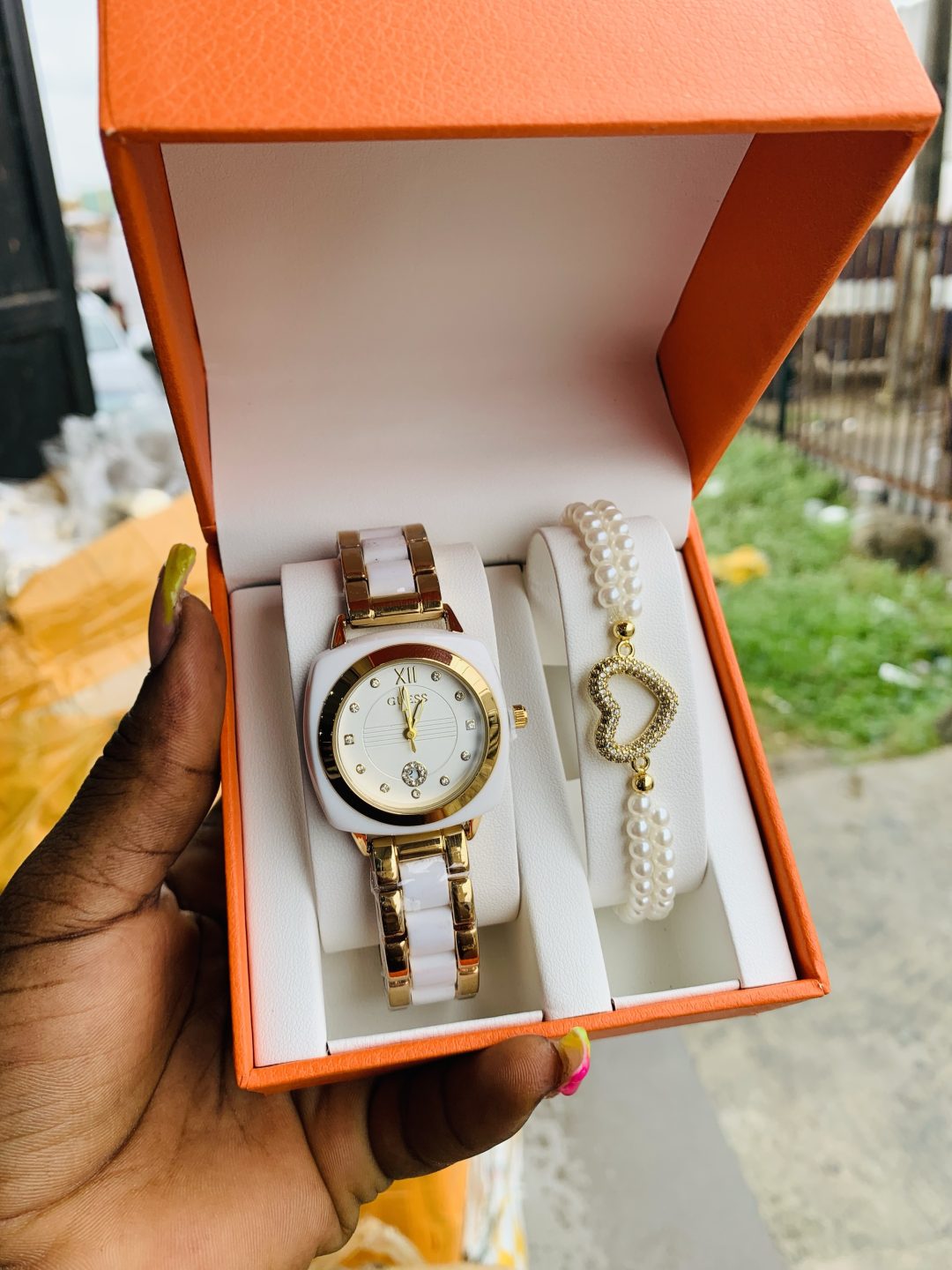Guess gold set with plastic box - Image 3