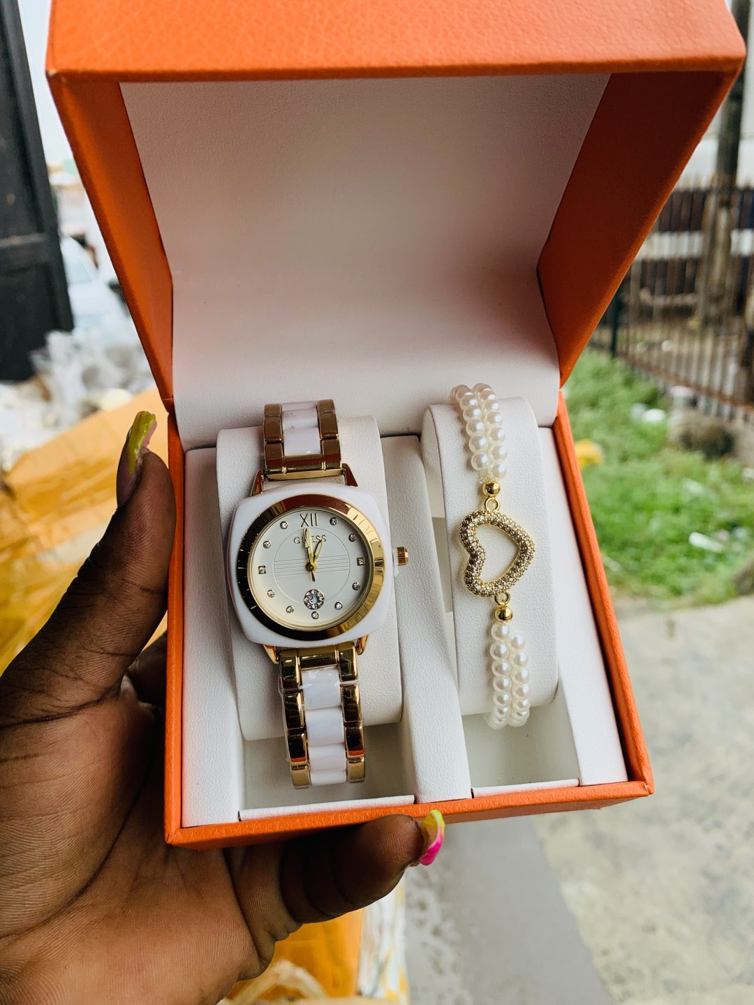 Guess gold set with plastic box - Image 4