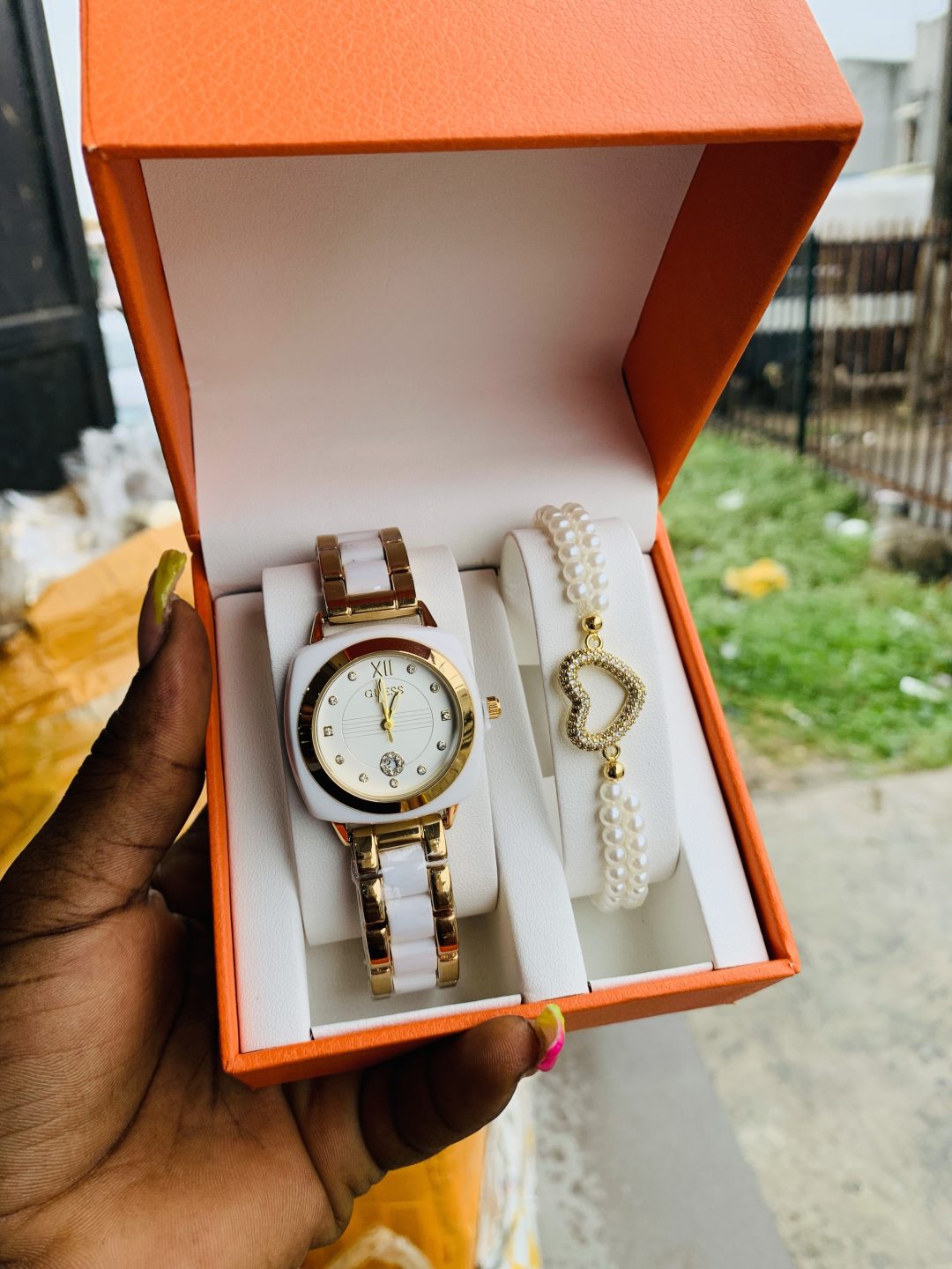Guess gold set with plastic box