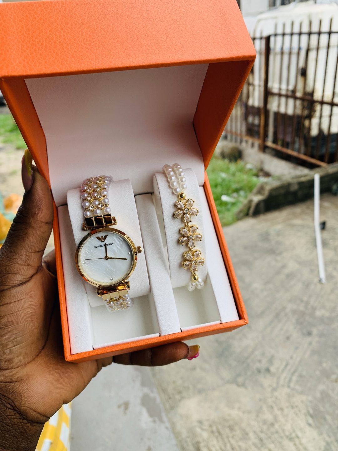 Emporio gold set with plastic box