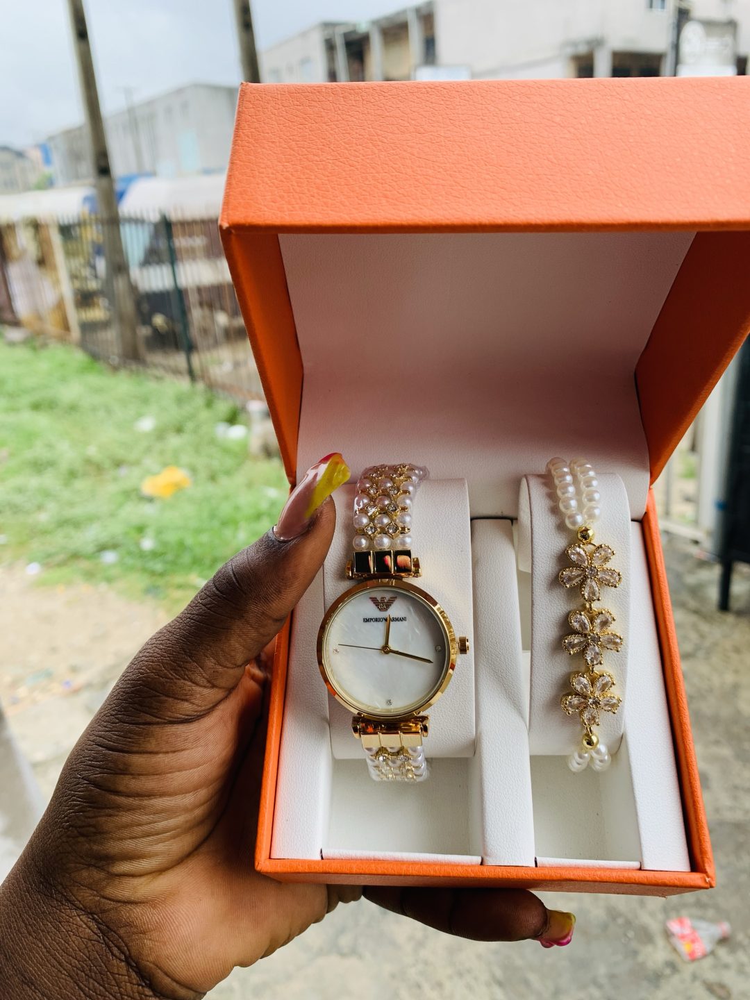 Emporio gold set with plastic box - Image 3