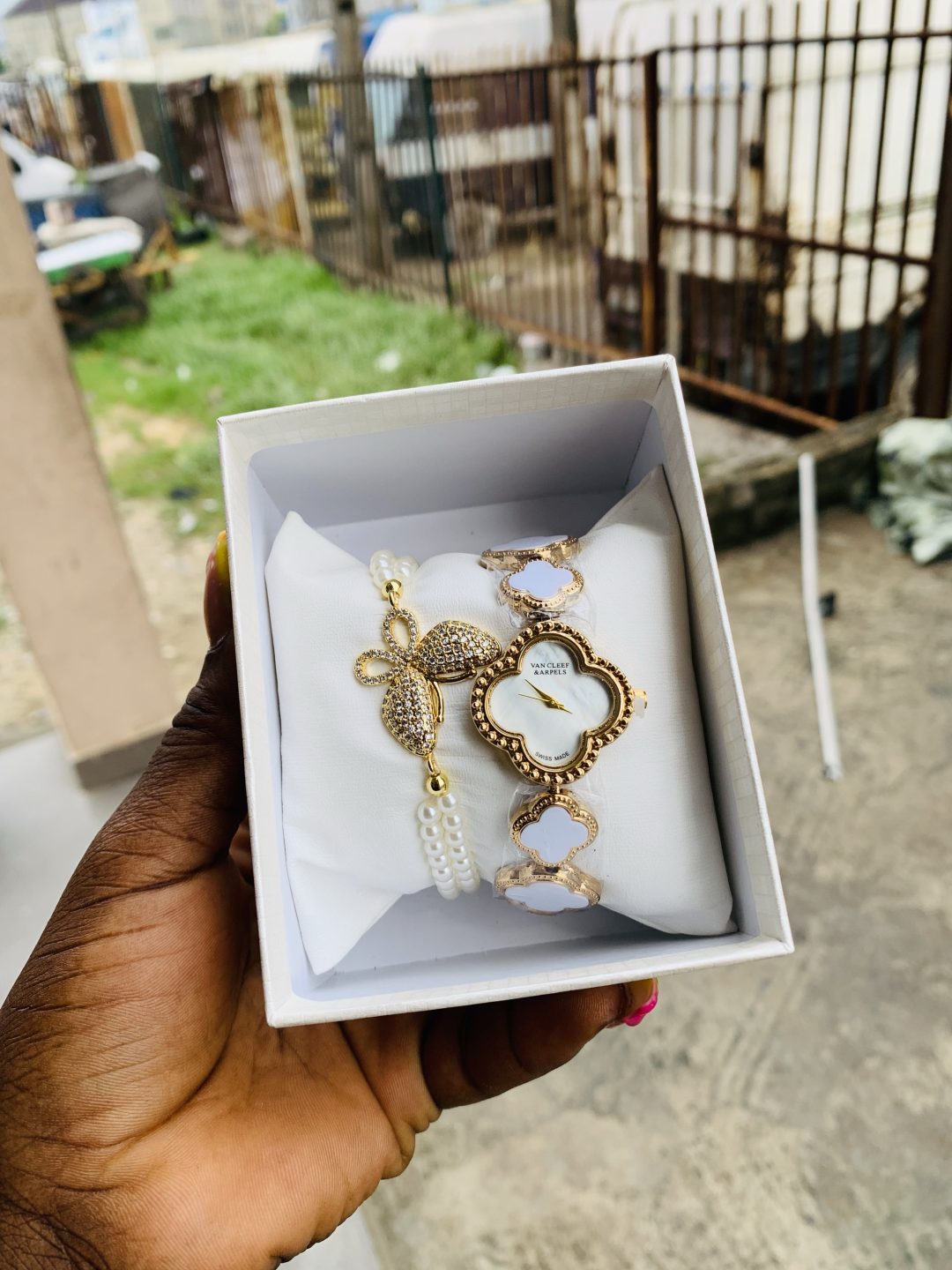 Van Clef gold set with plastic box - Image 2