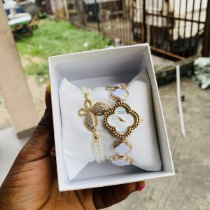 Van Clef gold set with plastic box