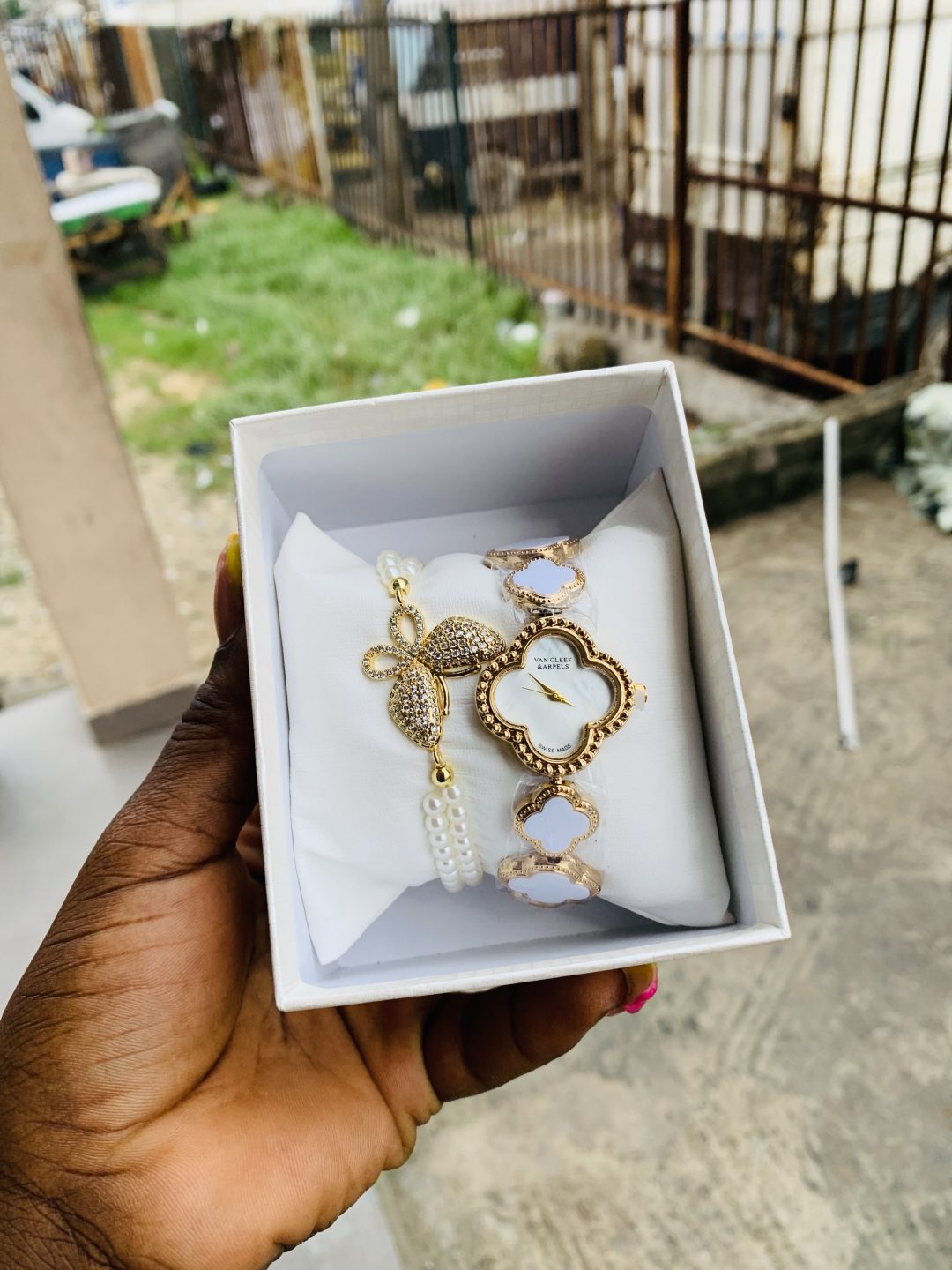 Van Clef gold set with plastic box - Image 3