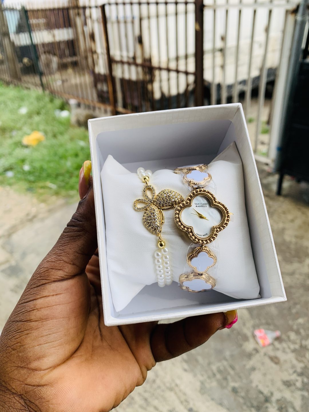 Van Clef gold set with plastic box - Image 4