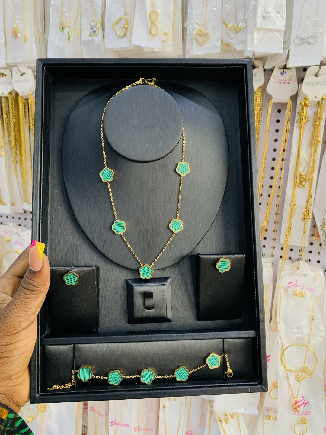 Green VCA set comes boxed