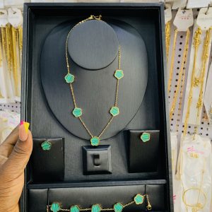 Green VCA set comes boxed