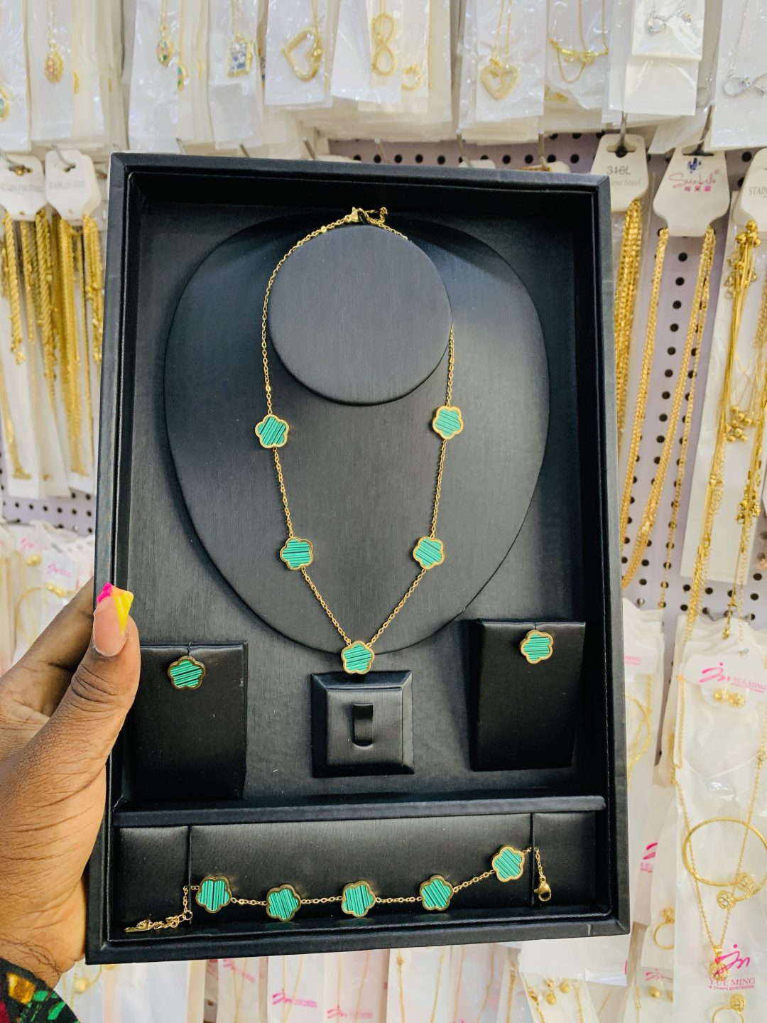 Green VCA set comes boxed - Image 2