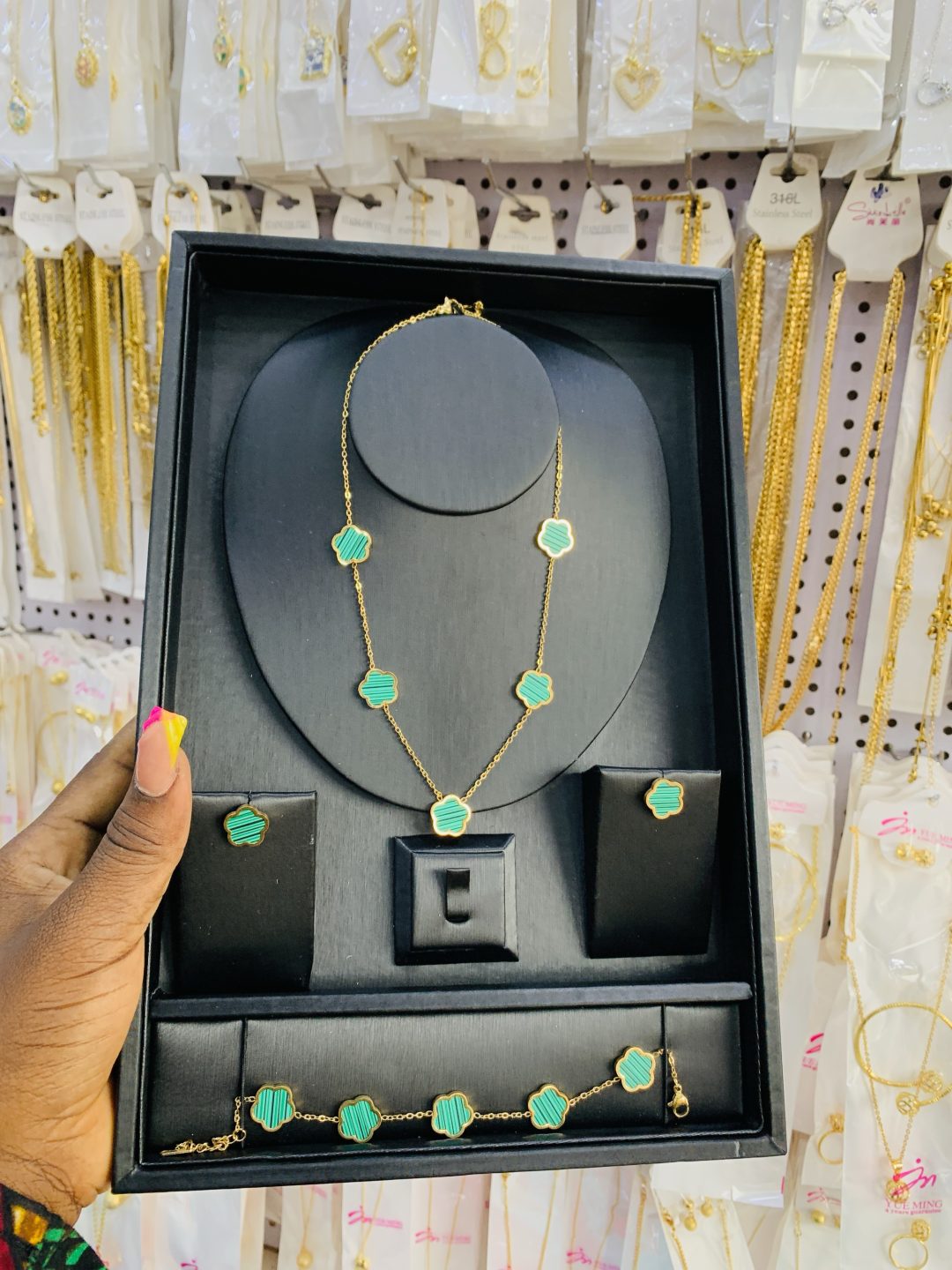 Green VCA set comes boxed - Image 3