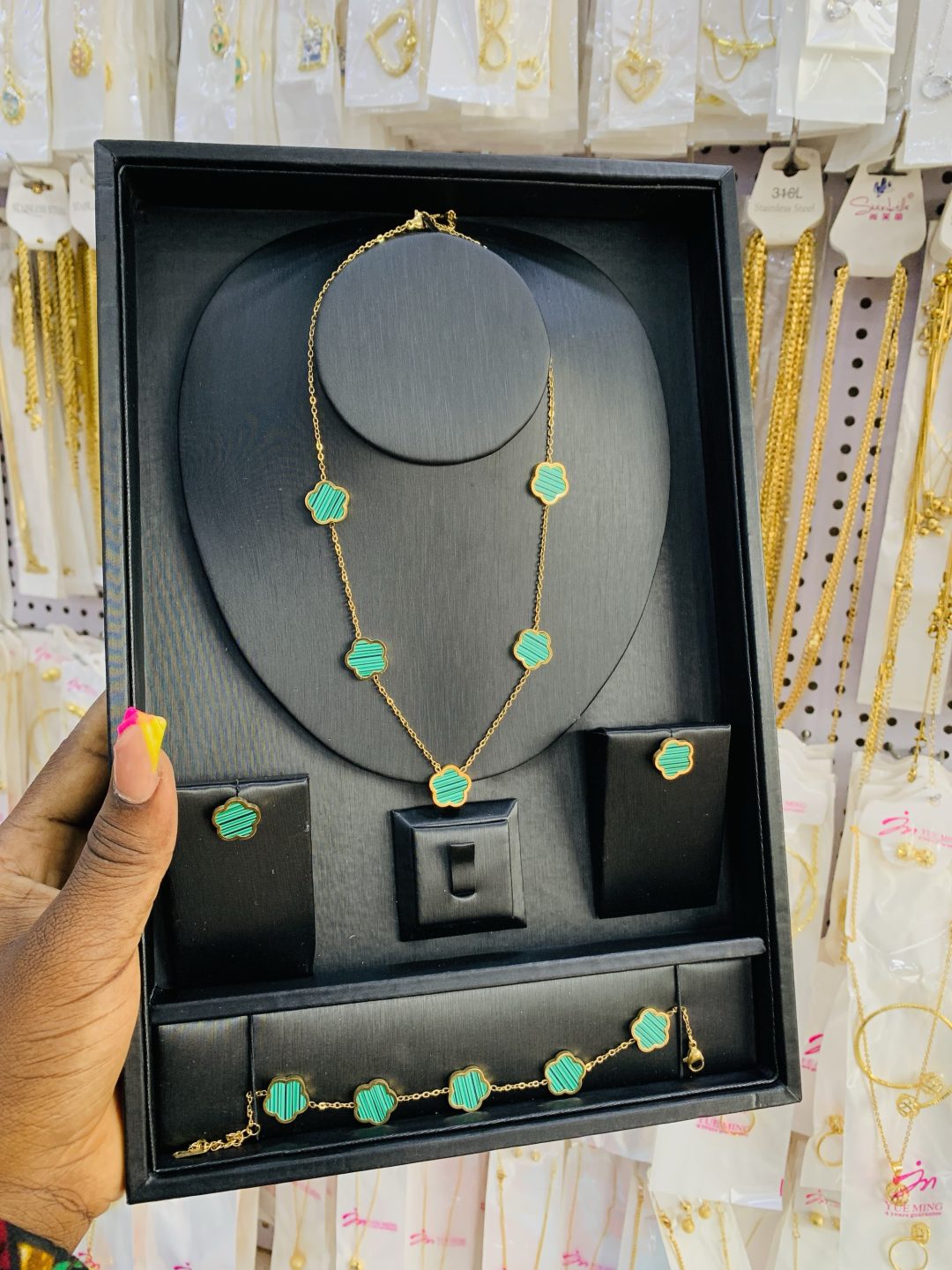 Green VCA set comes boxed - Image 4