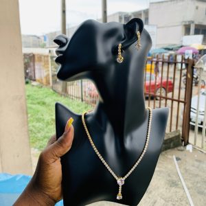 Circle zirconia gold set with box