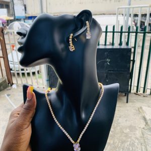 Rectangle gold zirconia set with box