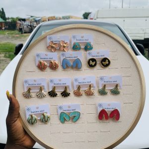 A dozen of statements earrings  002