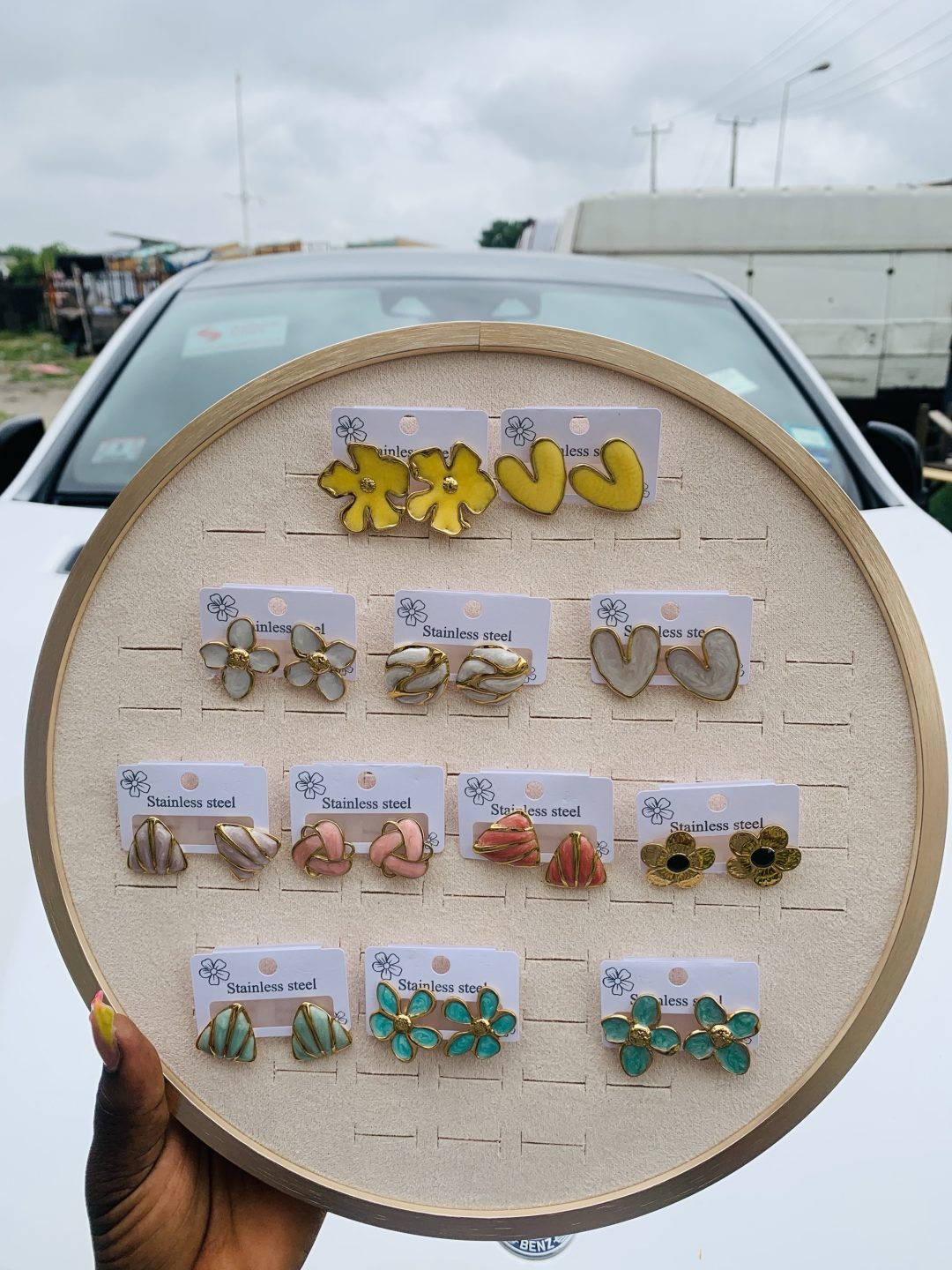 A dozen of statements earrings 001