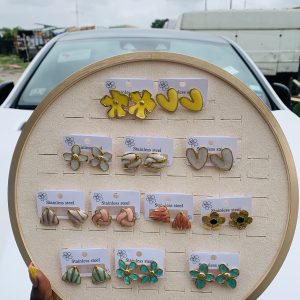 A dozen of statements earrings 001