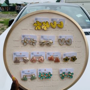 A dozen of statements earrings 001