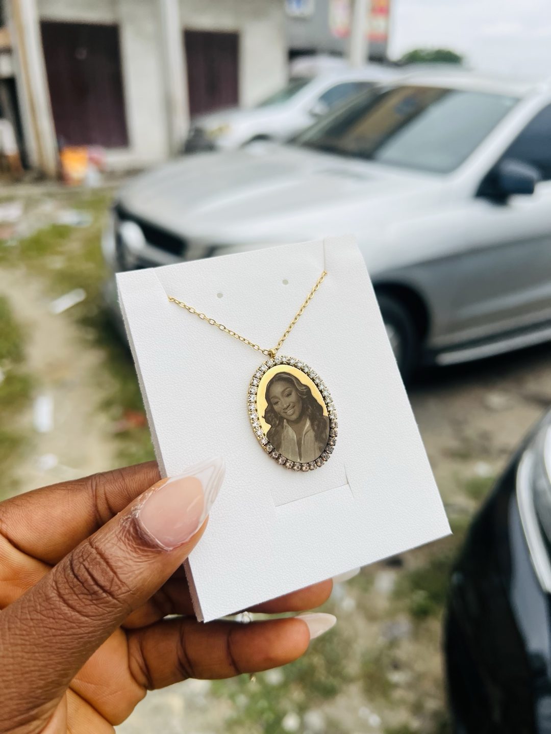 Gold stoned oval picture engraved necklace