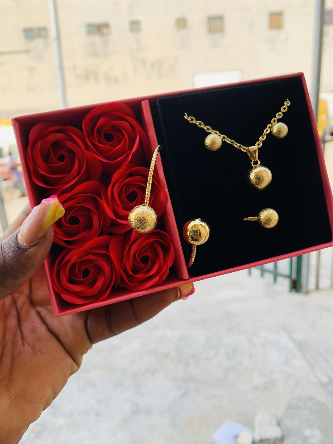 YUE Ming mini gold set with exact box