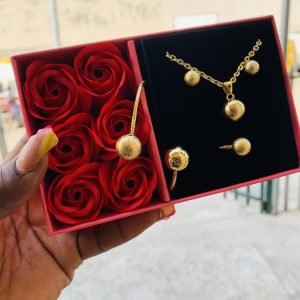 YUE MING GOLD SET WITH EXACT BOX