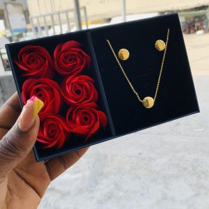 YUE Ming mini gold set with exact box