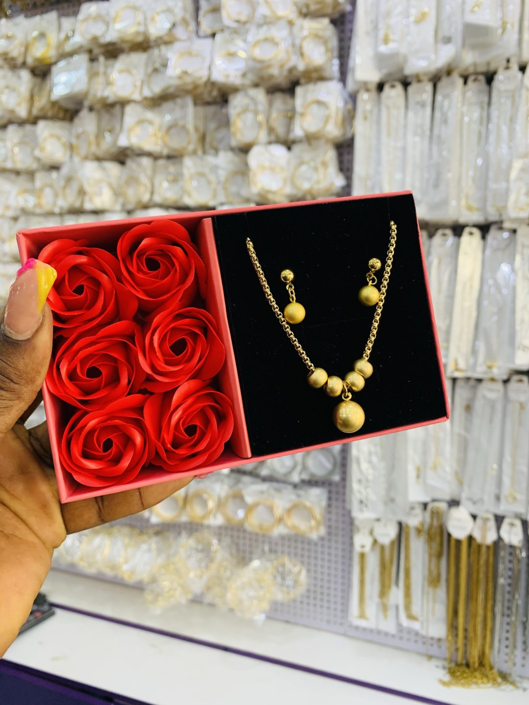 YUE Ming gold set with exact box
