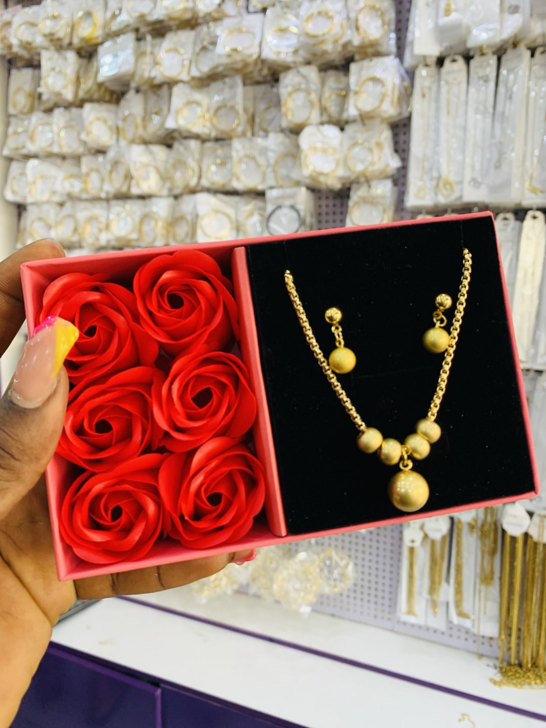 YUE Ming gold set with exact box - Image 2