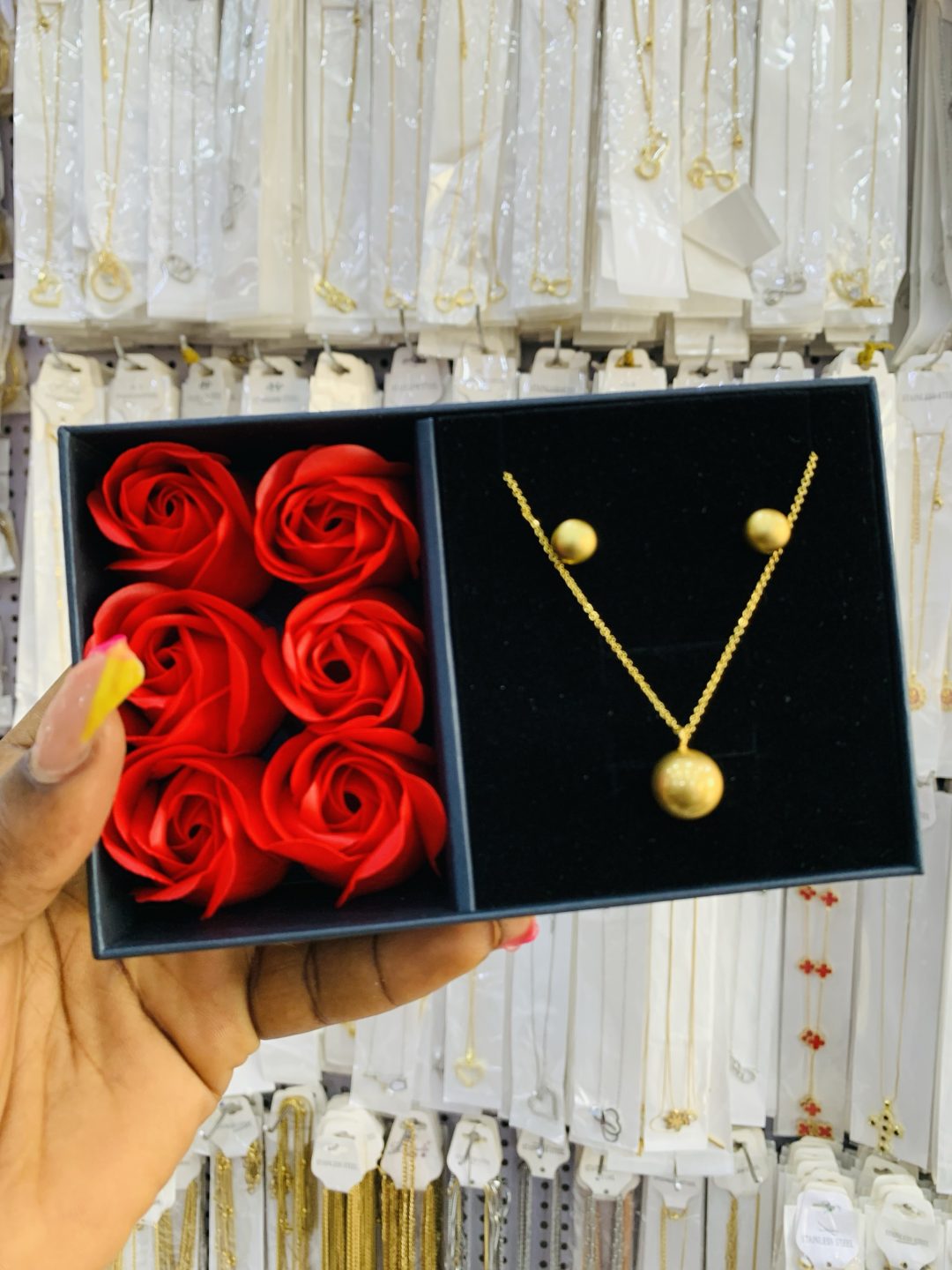 YUE Ming mini gold set with exact box