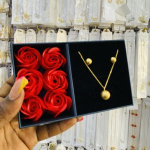 YUE Ming mini gold set with exact box