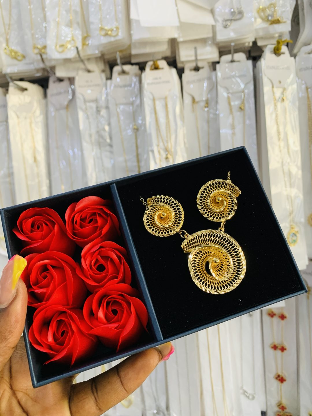 YUE MING GOLD SET WITH EXACT BOX - Image 5
