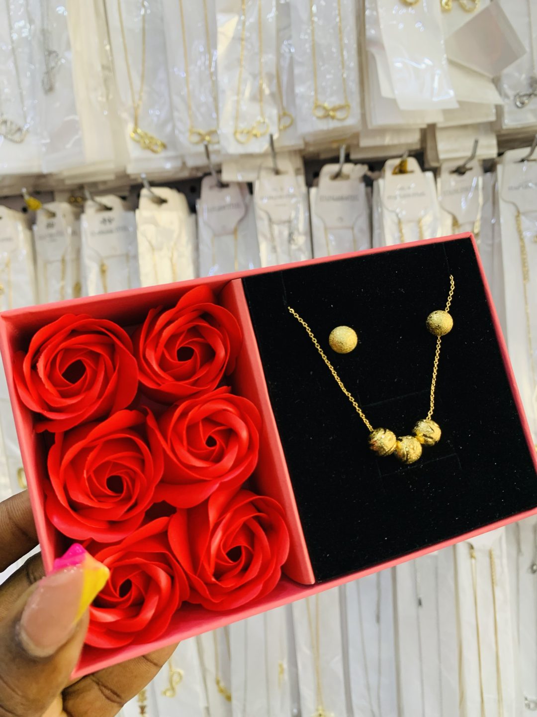 YUE Ming mini gold set with exact box