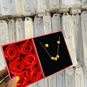 YUE Ming mini gold set with exact box