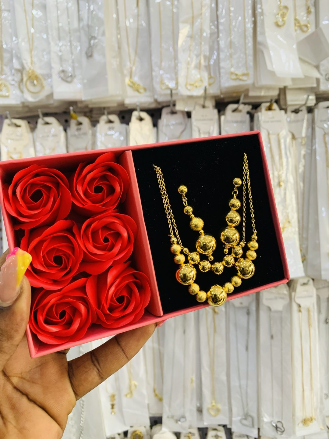 YUE MING gold set with exact box - Image 2