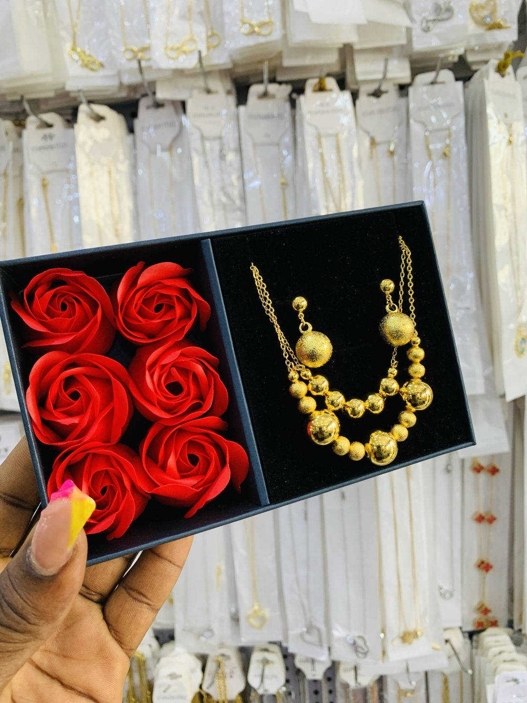 YUE MING gold set with exact box