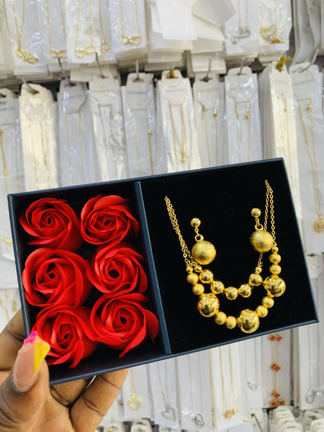 YUE MING gold set with exact box - Image 2